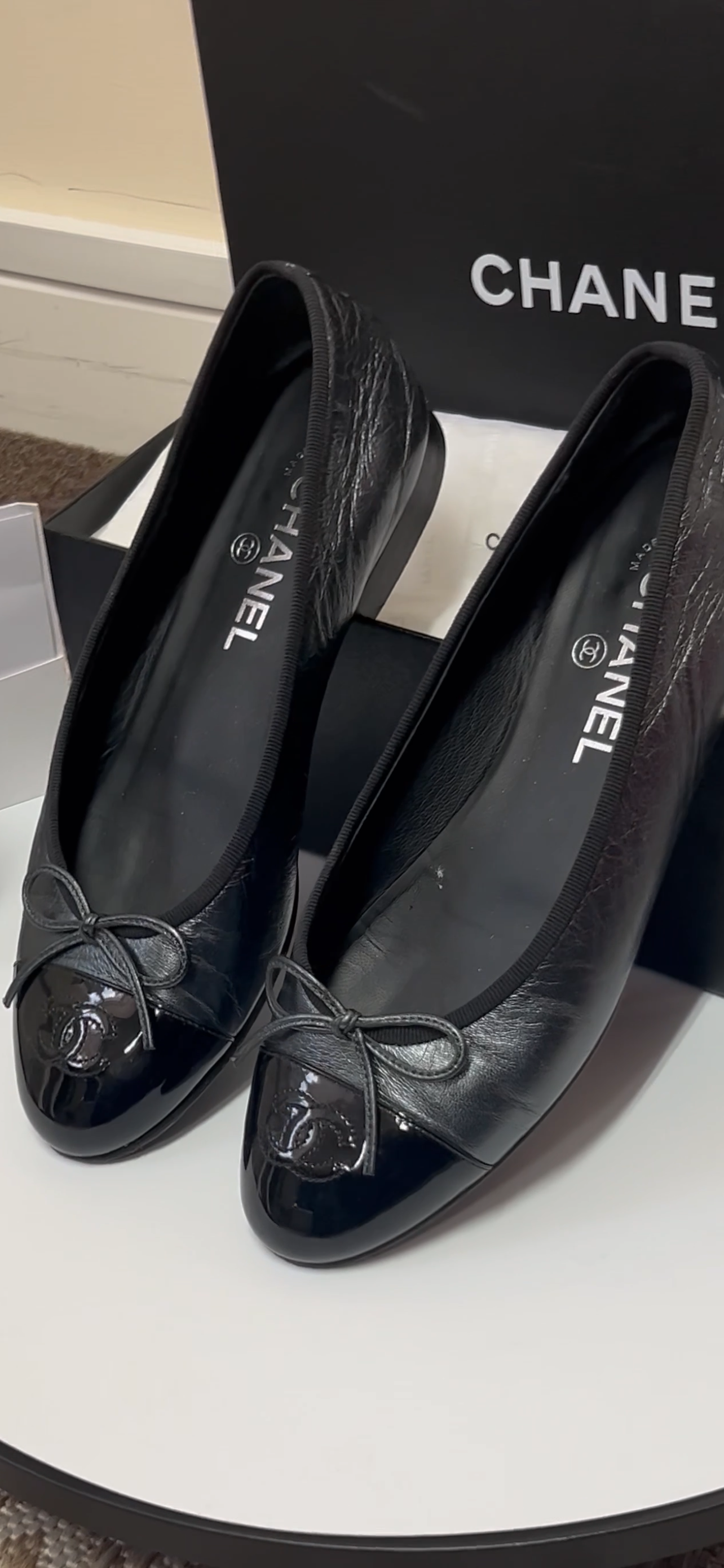 CHANEL Size 5/38 Ballet Flats. lambskin and patent calfskin