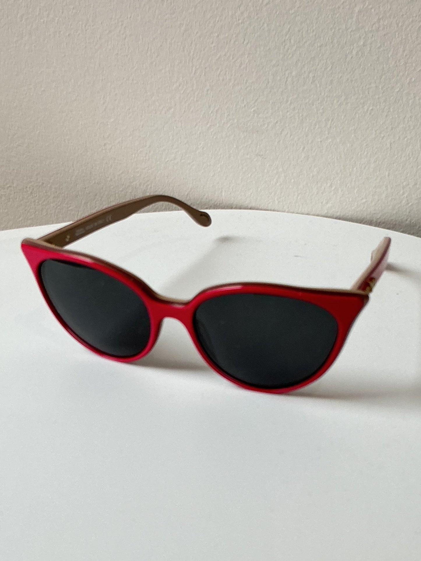 VIVIENNE WESTWOOD Oval Cateye Sunglasses – Gradient Red