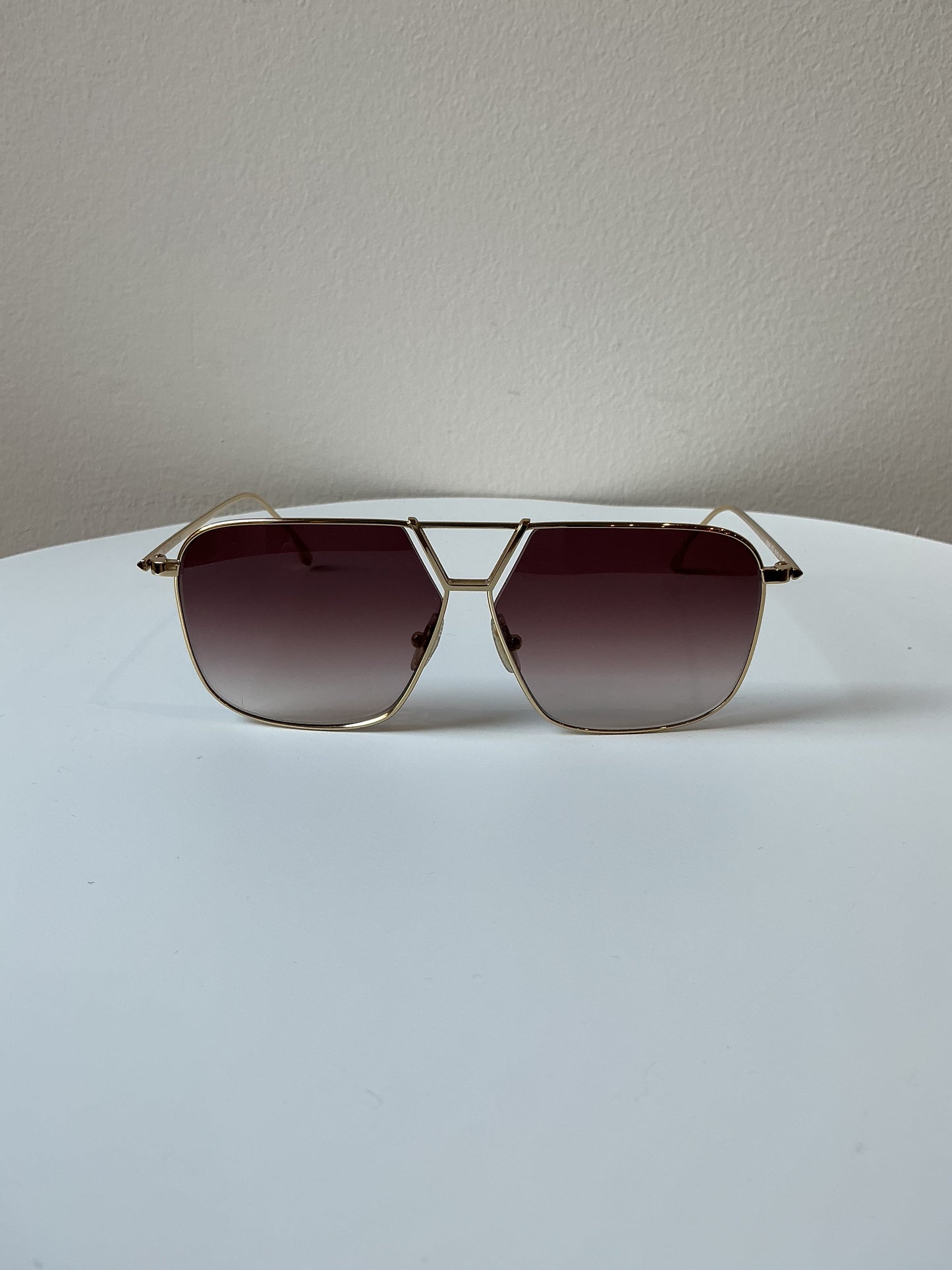 VICTORIA BECKHAM Geometric Aviator Sunglasses – Gold