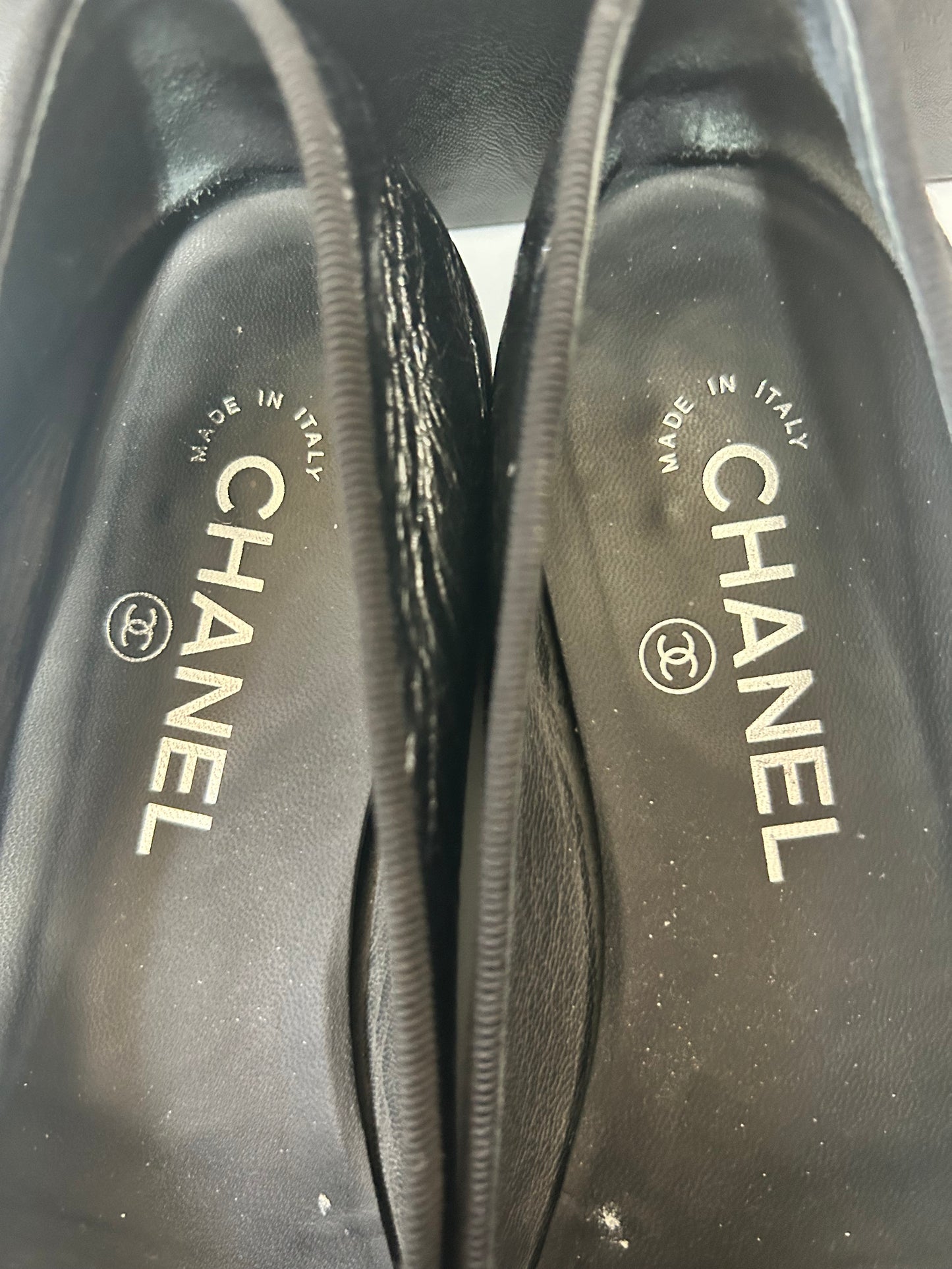 CHANEL Size 5/38 Ballet Flats. lambskin and patent calfskin