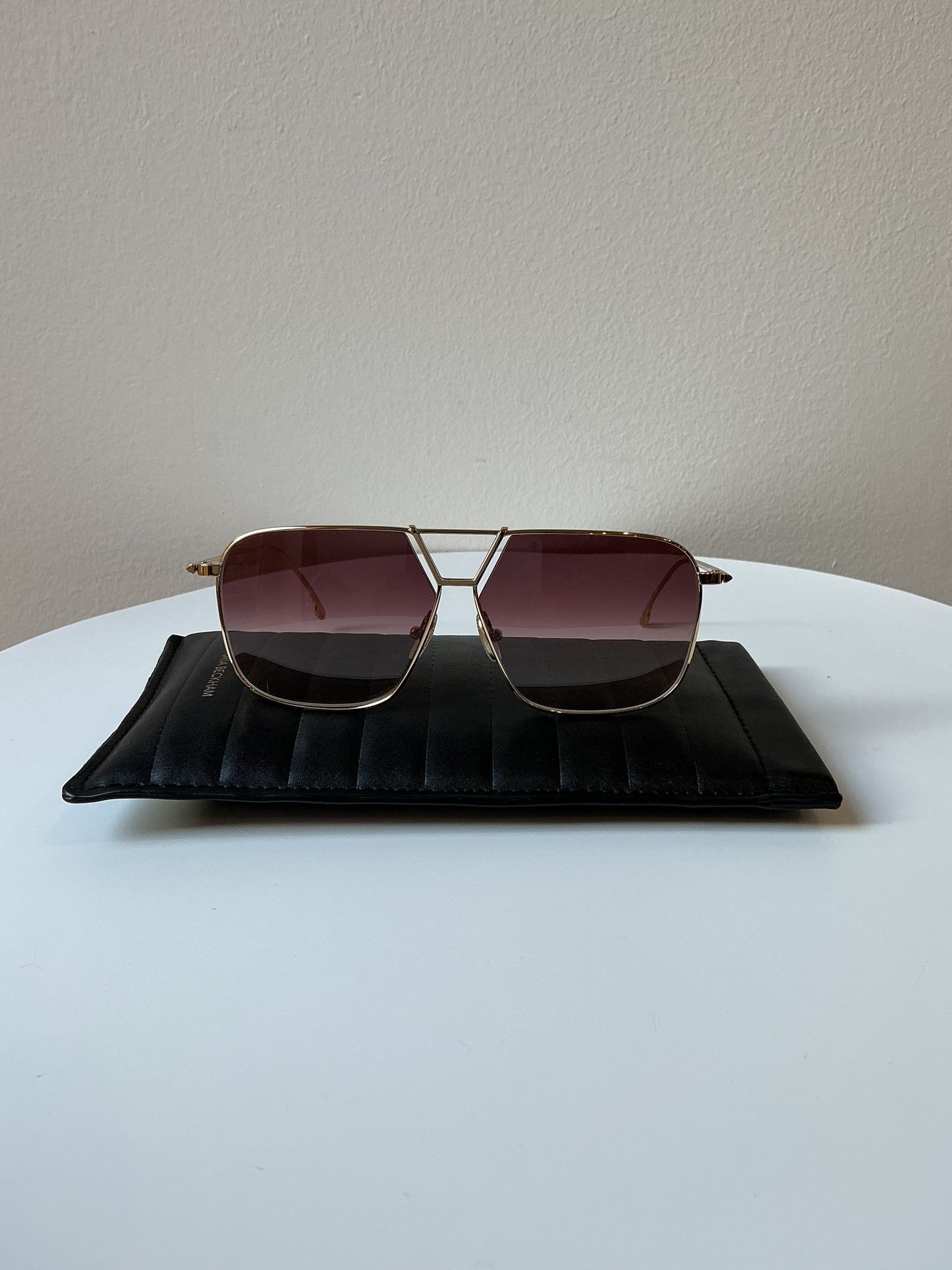 VICTORIA BECKHAM Geometric Aviator Sunglasses – Gold