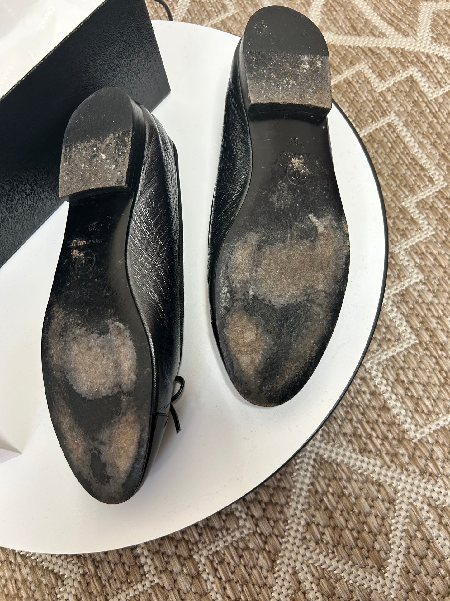 CHANEL Size 5/38 Ballet Flats. lambskin and patent calfskin