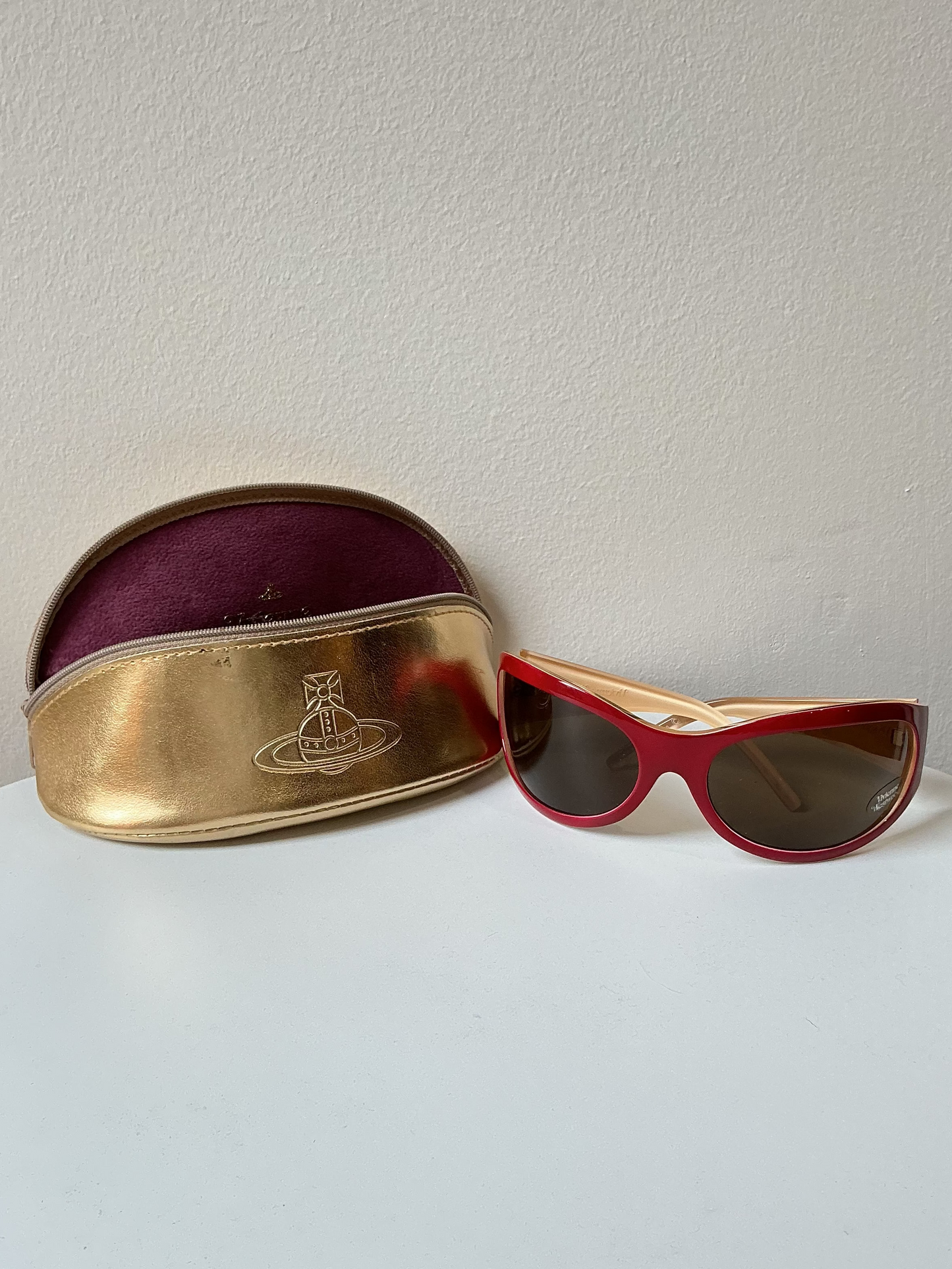 VIVIENNE WESTWOOD Oval Cateye Sunglasses – Red