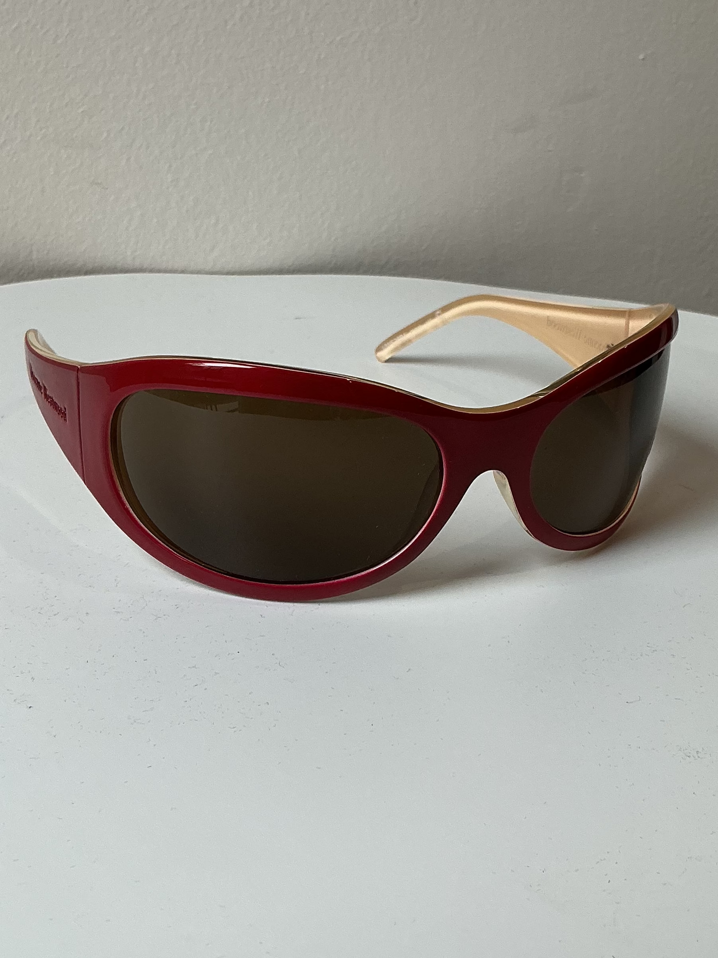 VIVIENNE WESTWOOD Oval Cateye Sunglasses – Red