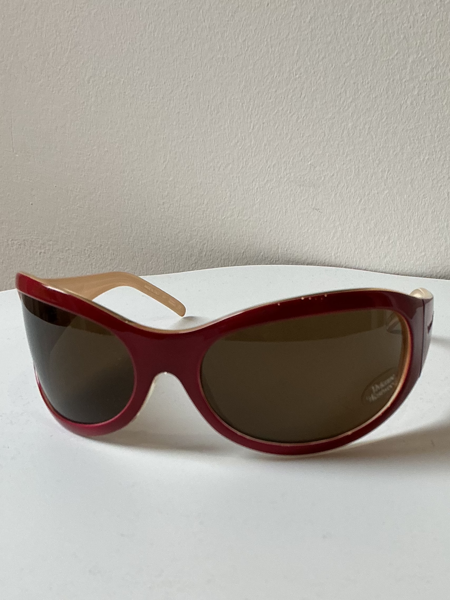 VIVIENNE WESTWOOD Oval Cateye Sunglasses – Red