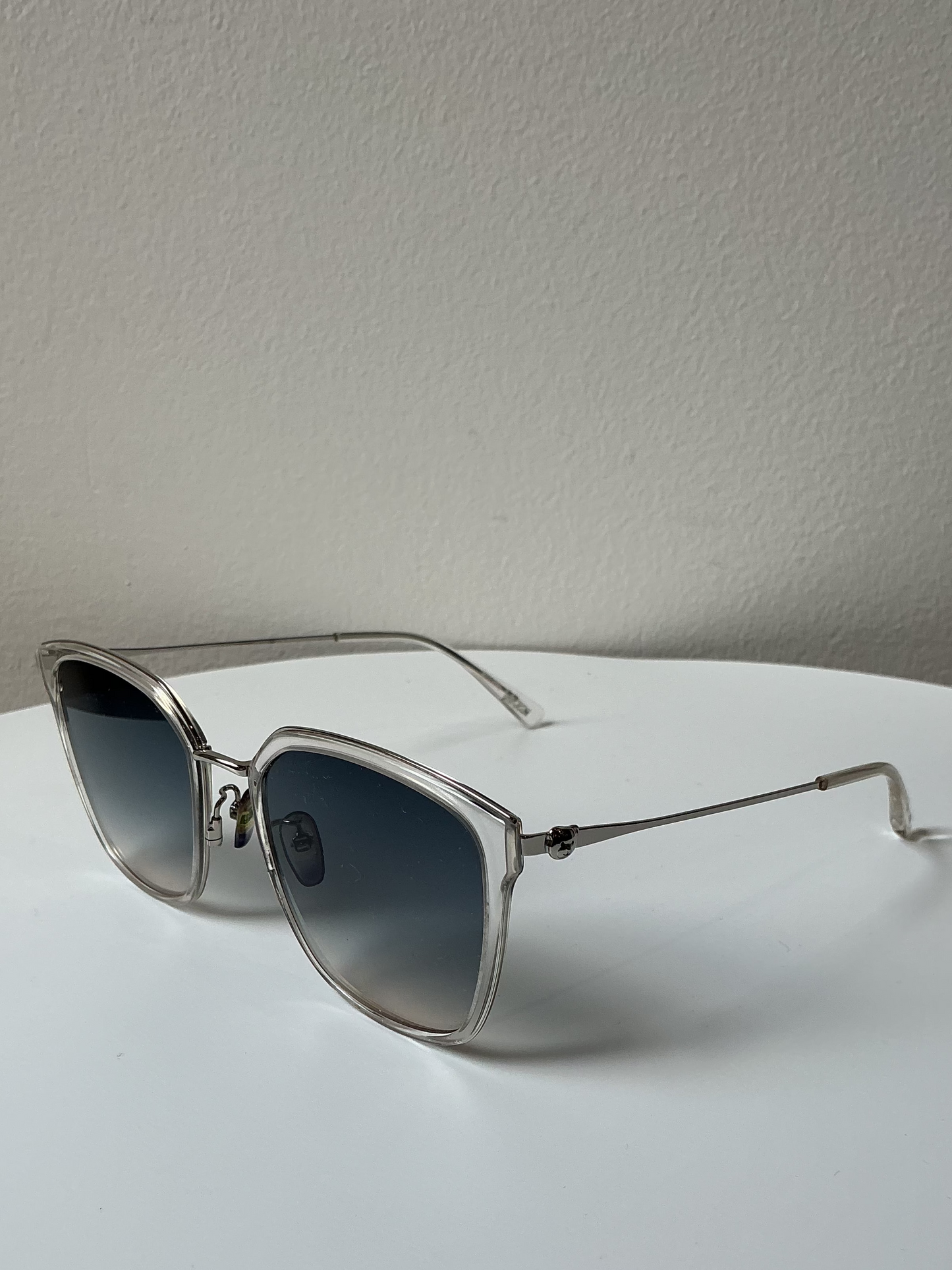 MOSCHINO Geometric Cat-Eye Sunglasses – Silver/Blue Gradient